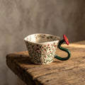 Caneca Floral em Cerâmica Pintada à Mão