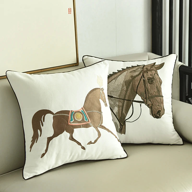 Capa de Almofada Cavalo Bordada