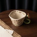 Caneca Floral em Cerâmica Pintada à Mão