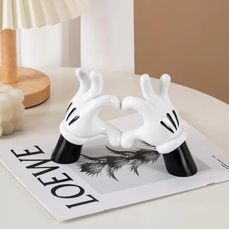 Escultura Mãos Mickey Coração