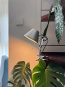 Luminária de Parede com Presilha Estilo Bauhaus