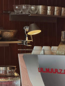 Luminária de Parede com Presilha Estilo Bauhaus