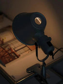 Luminária de Parede com Presilha Estilo Bauhaus