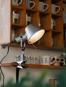 Luminária de Parede com Presilha Estilo Bauhaus