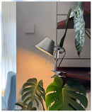 Luminária de Parede com Presilha Estilo Bauhaus