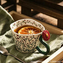 Caneca Floral em Cerâmica Pintada à Mão