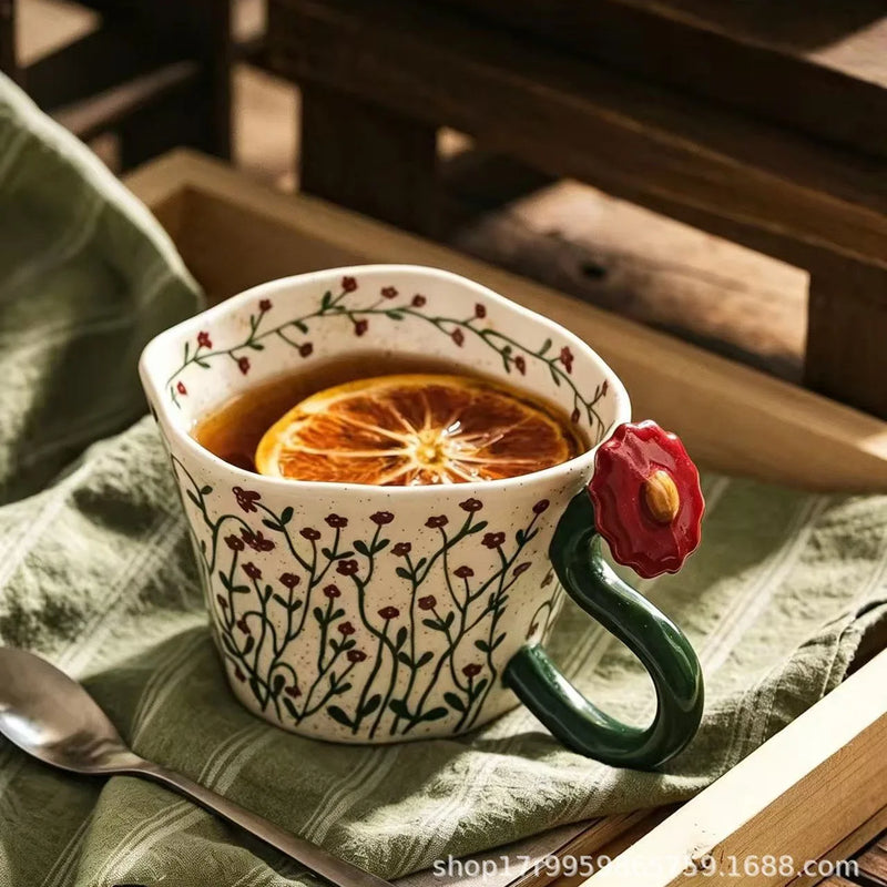 Caneca Floral em Cerâmica Pintada à Mão